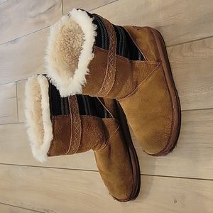 Minnetonka Leather w/ Wool Lining Boots Size 6